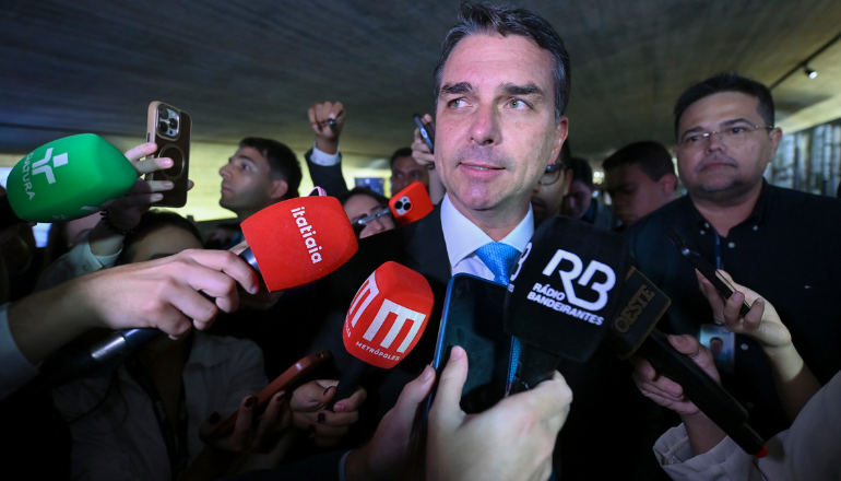 Flávio Bolsonaro diz que governo Lula 