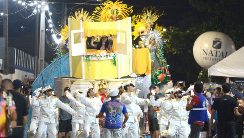 Desfile das escolas de samba encerram oficialmente Carnaval de Natal