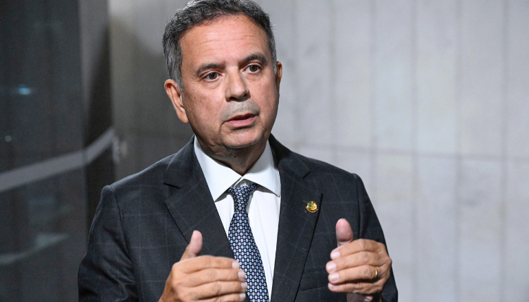 Rogério critica Moraes e diz que prisão domiciliar de Bolsonaro é “reconhecimento tardio”