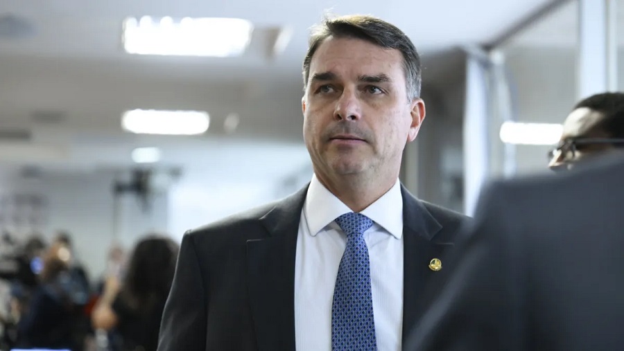 TSE suspende pesquisa que apontava queda nas intenções de voto em Flávio Bolsonaro