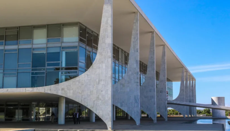 Planalto anuncia pacote de R$ 18,5 bilhões para empresas afetadas por tarifaço dos EUA
