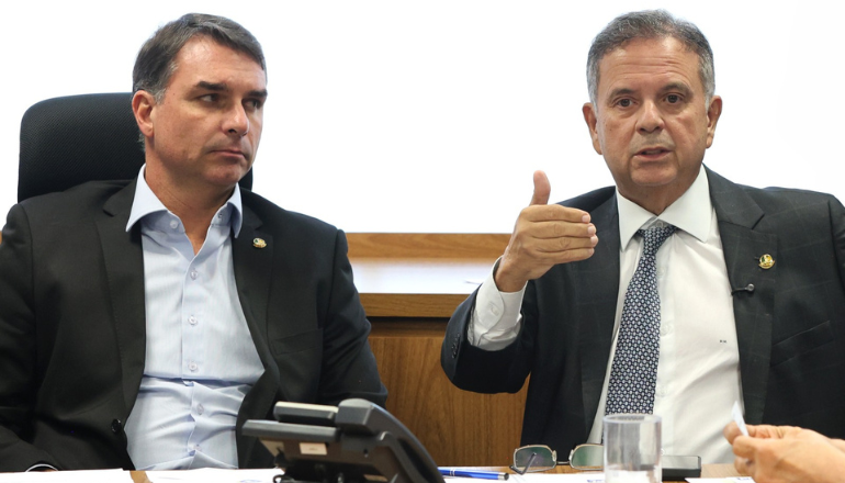 PL fecha com Eduardo Fischer e Alexandre Oltramari para marketing da pré-campanha de Flávio Bolsonaro